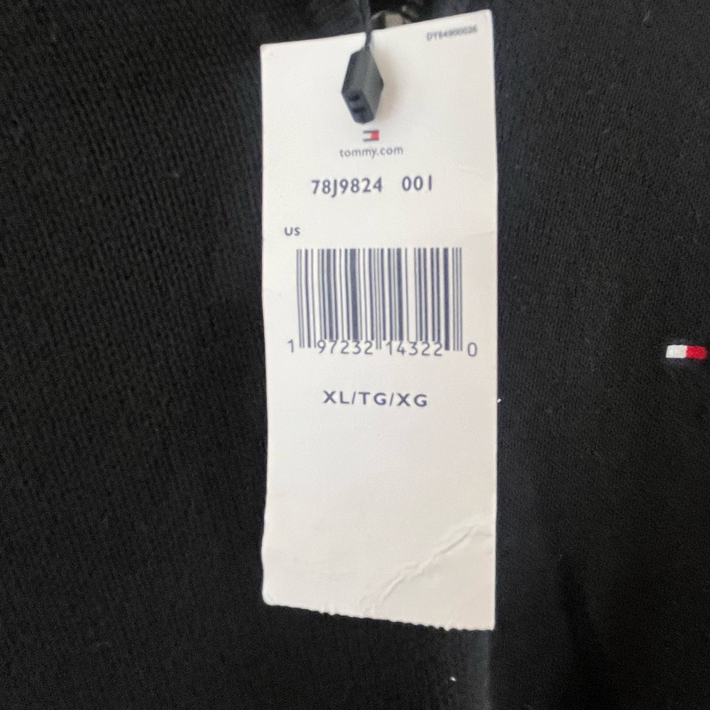 Tommy Hilfiger Men's Black Half-Zip Pullover Sweater NWT - Picture 3 of 4